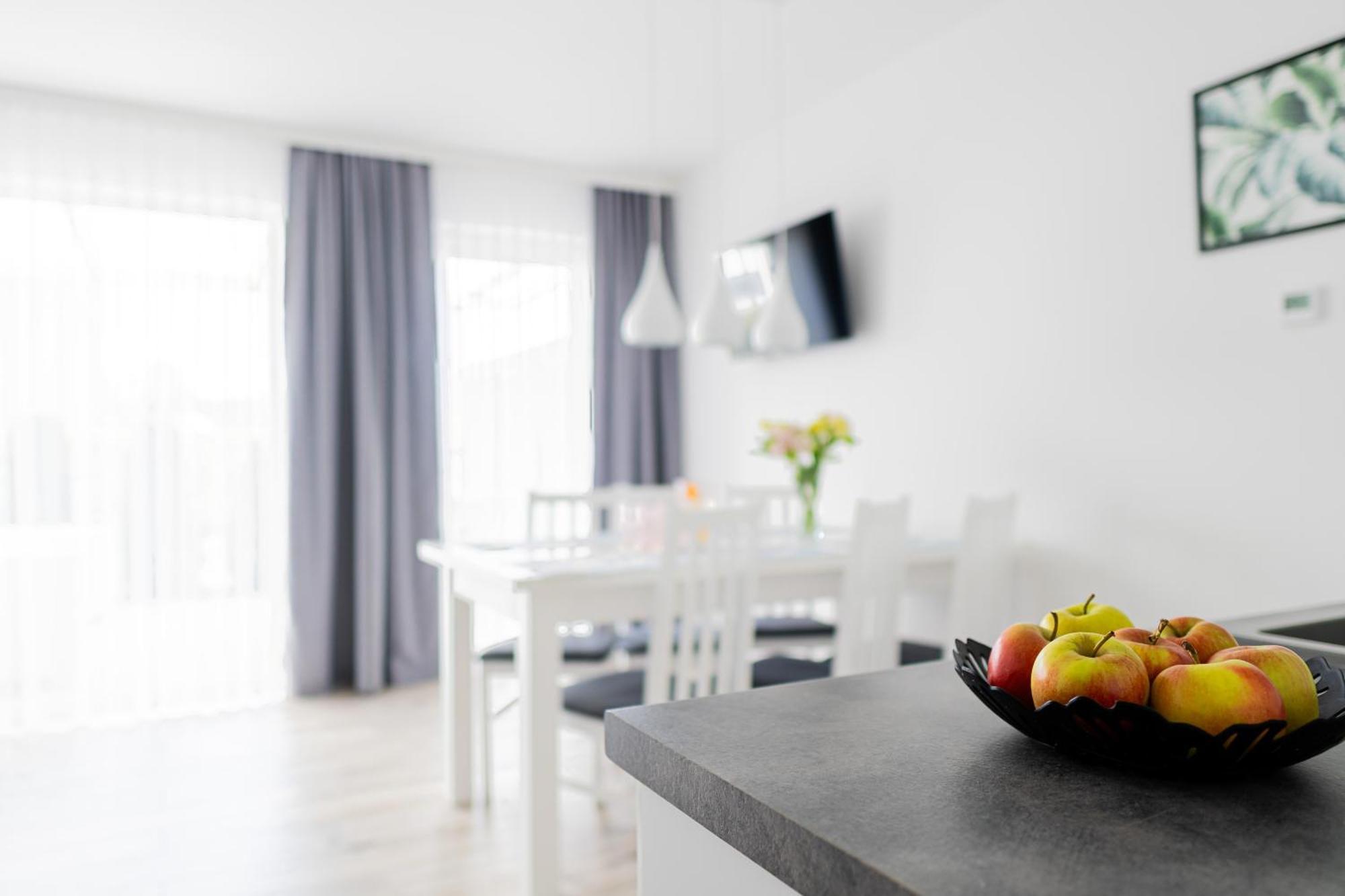 Barka - Apartamenty Premium Oraz Pokoje Blisko Plazy Karwia Ngoại thất bức ảnh