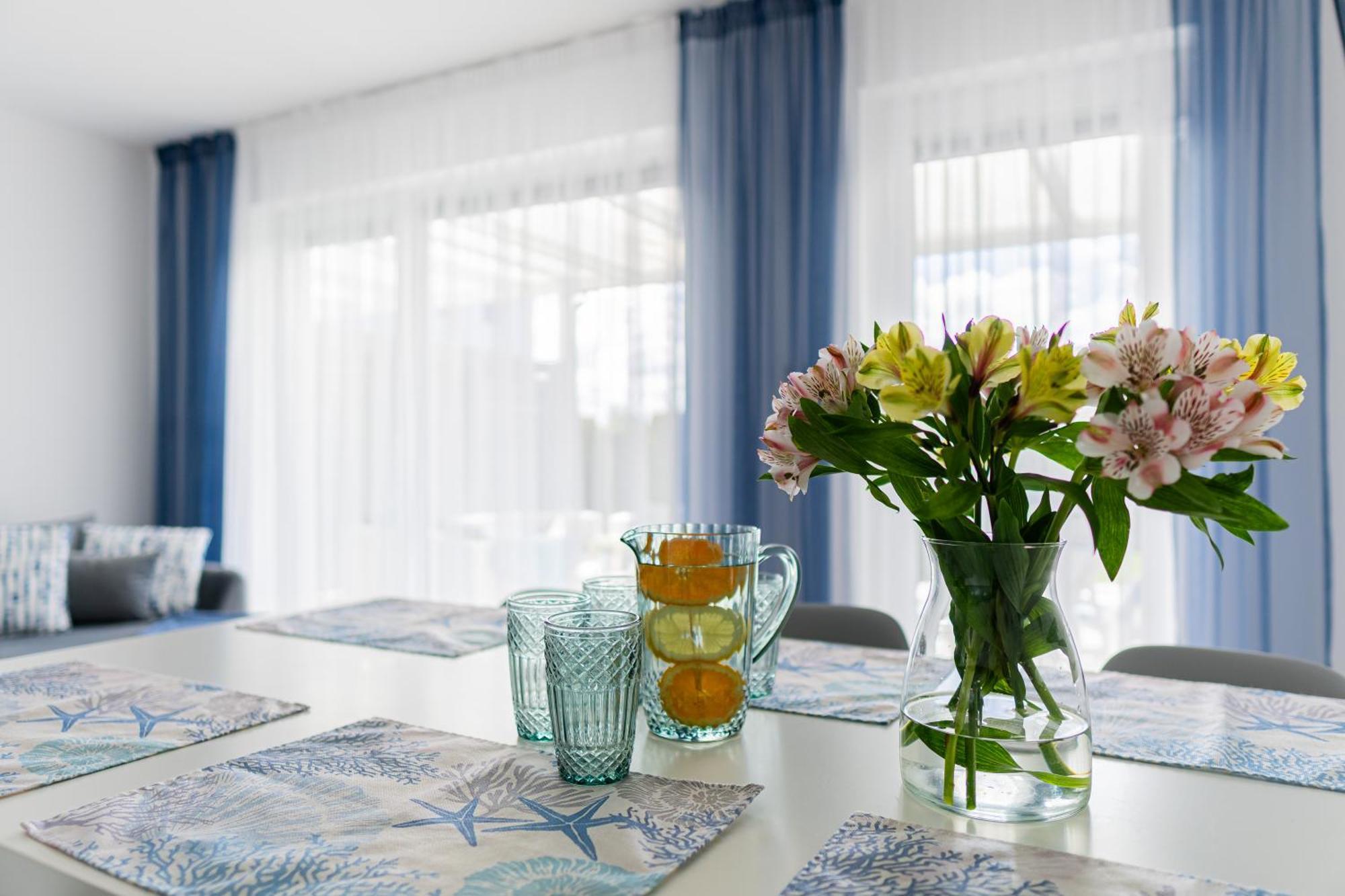 Barka - Apartamenty Premium Oraz Pokoje Blisko Plazy Karwia Ngoại thất bức ảnh